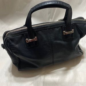 Coach ladies handbag with 3 inside pockets, one zippered